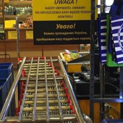 скандальная табличка в польском магазине