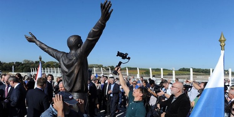 Монпелье открыли памятник Гагарину